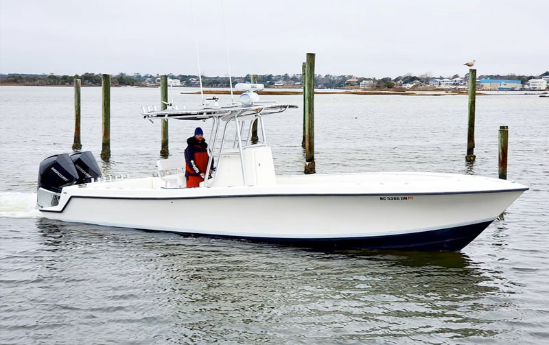 31′ Contender charter fishing boat.